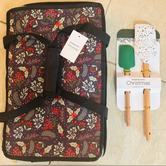 Kirkland’s Home Christmas Casserole Carrier and Spatula Set - Picture 2 of 10